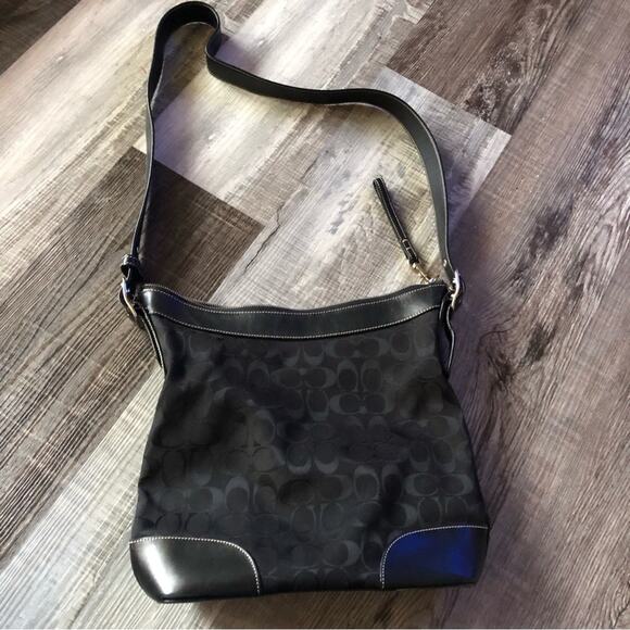 Coach hobo pattern black signature black canvas leather crossbody bag - Picture 2 of 8